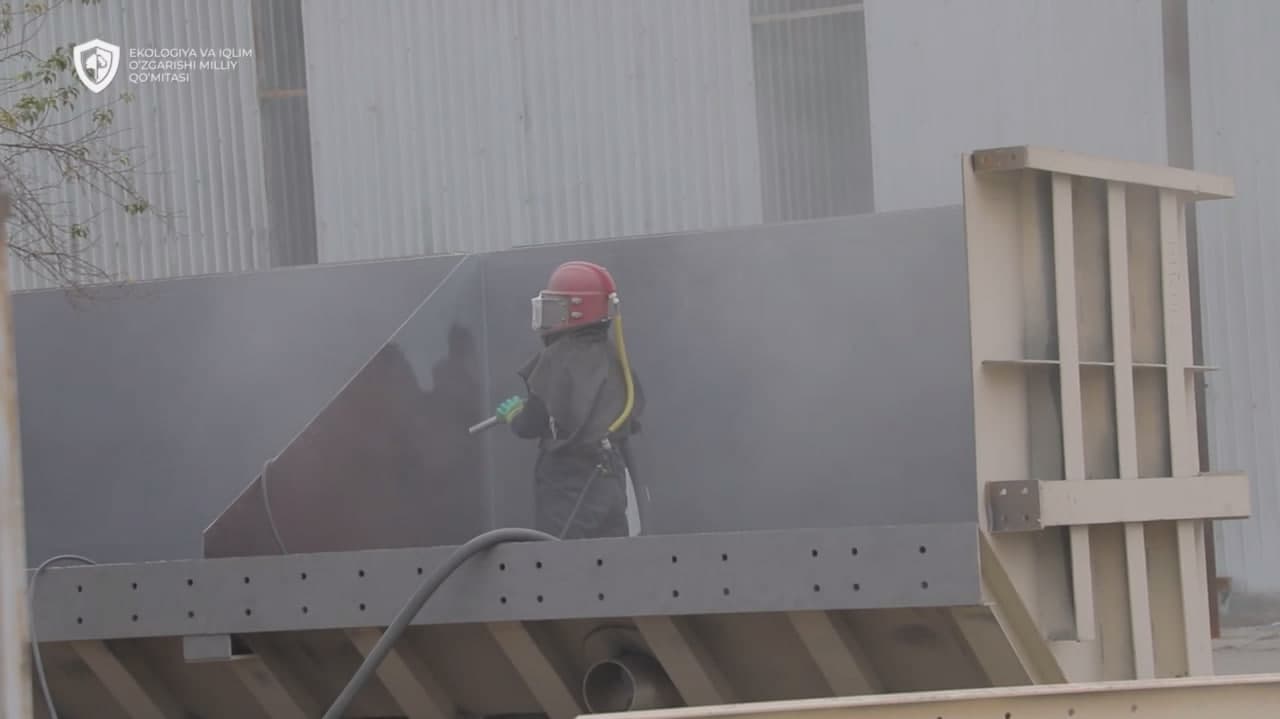 Приняты меры в отношении руководителя промышленного предприятия, загрязняющего воздух