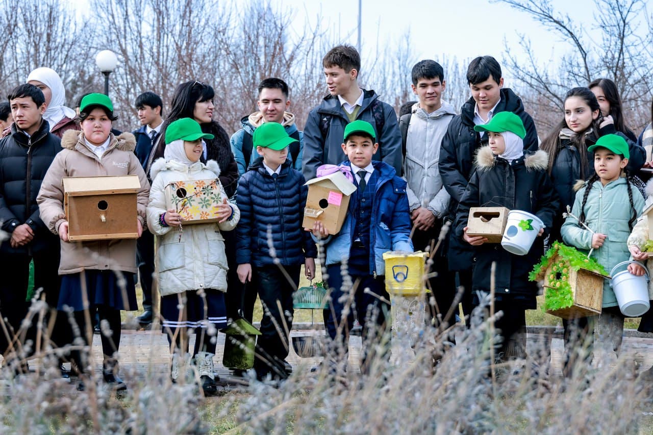 Для птиц установлены скворечники и роздан корм