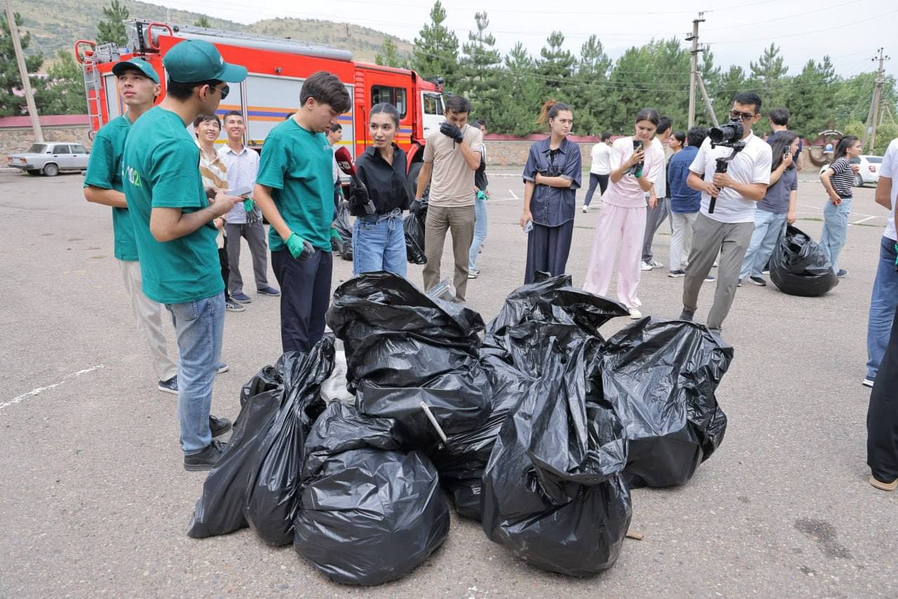 Bostanlyk District Cleared of Waste