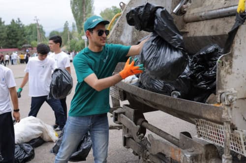 Bostanlyk District Cleared of Waste