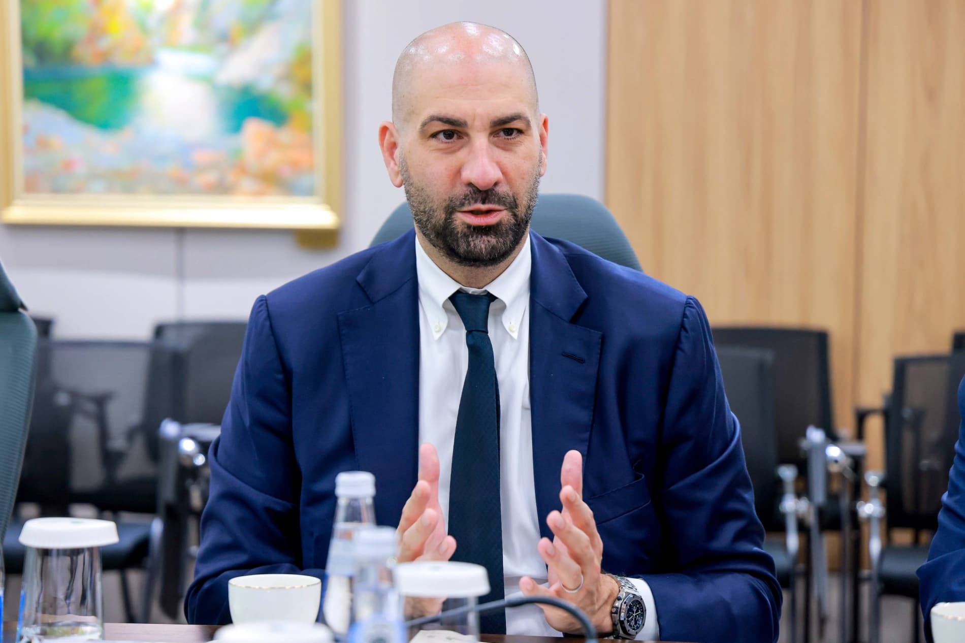 С ACWA Power обсуждены проекты по управлению отходами и мониторингу пылевых бурь