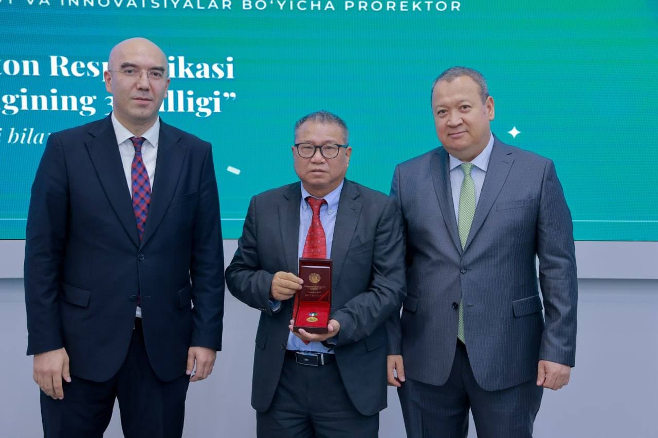 Самоотверженные педагоги награждены нагрудным знаком «Защитник природы»