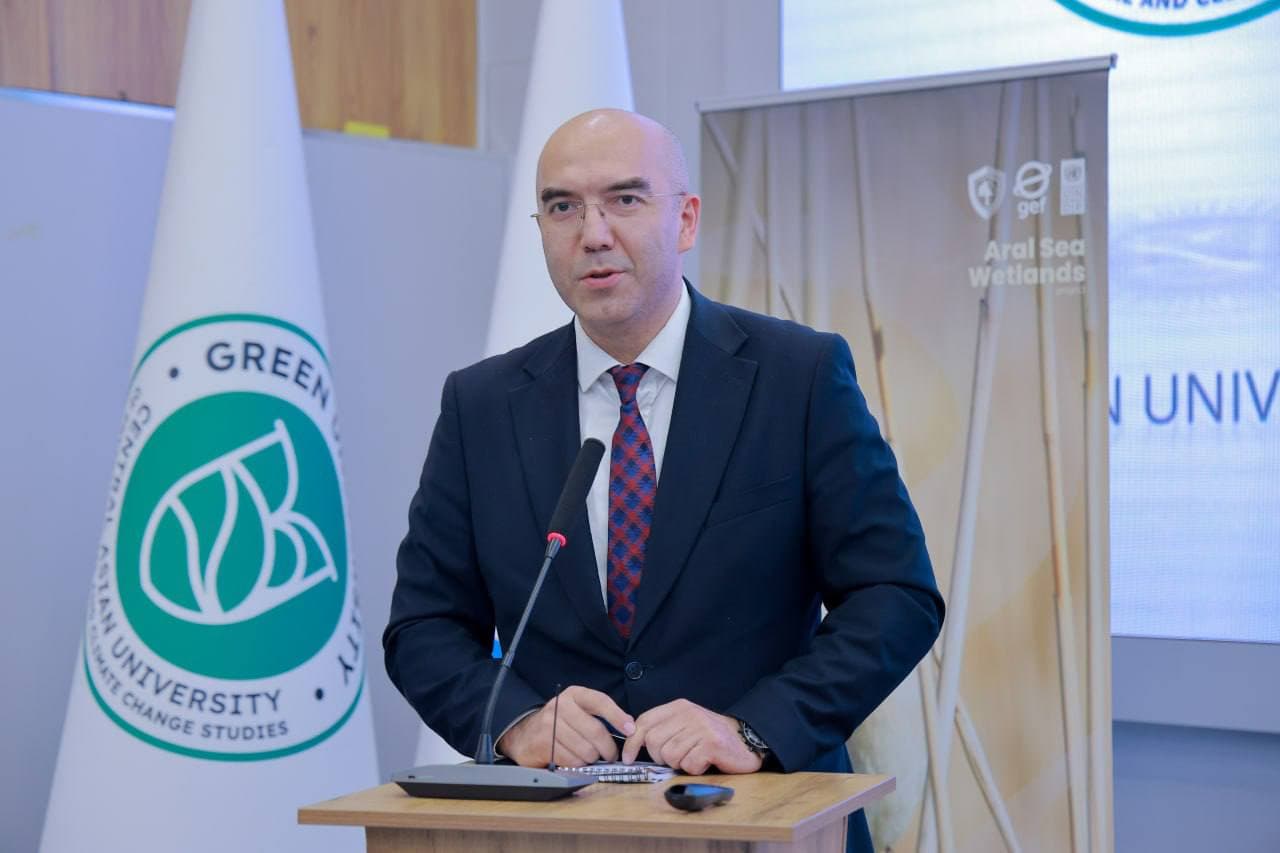 Самоотверженные педагоги награждены нагрудным знаком «Защитник природы»