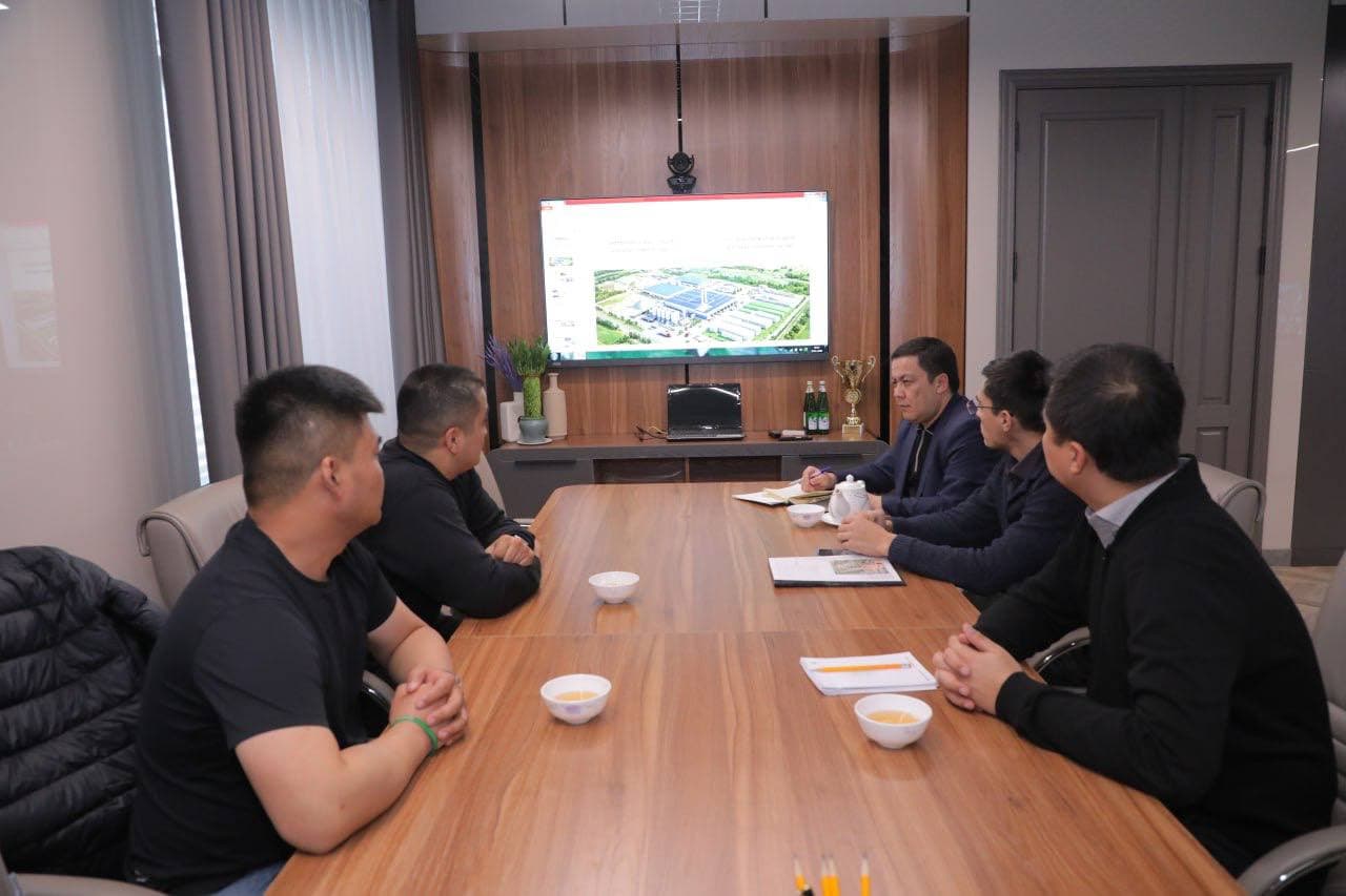 Tuman hokimi xitoylik sarmoyadorlar bilan yirik investitsiya loyihasini muhokama qildi