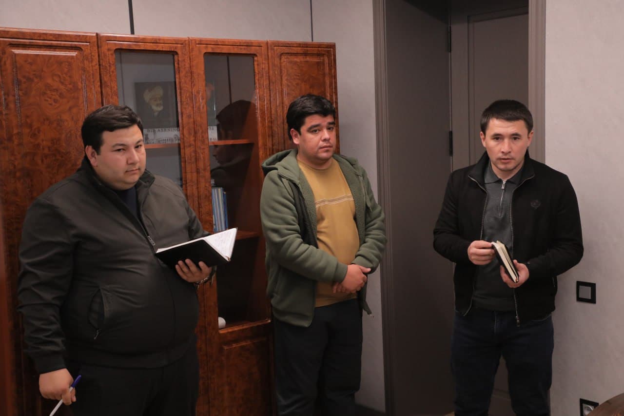 Tuman hokimi yoshlarning murojaat va takliflarini tingladi