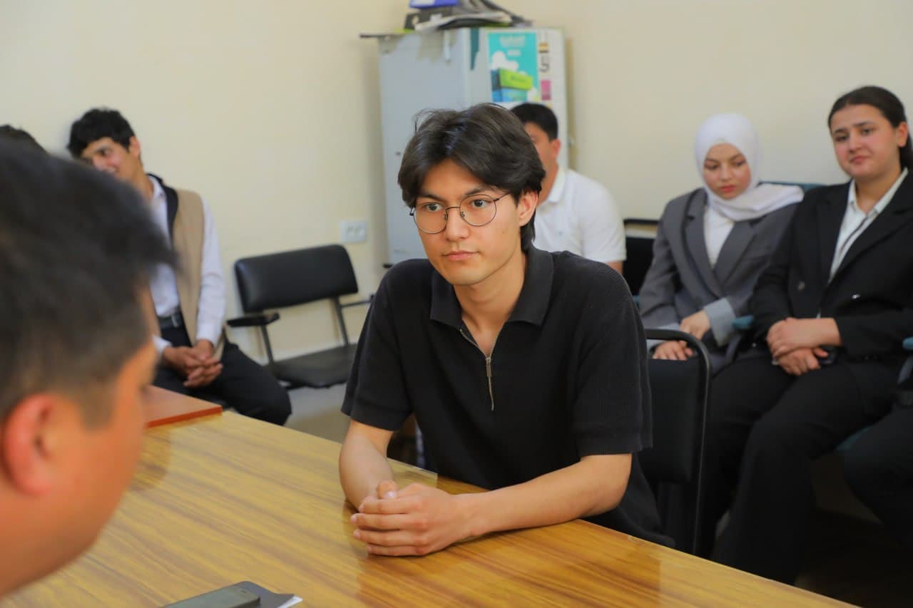 Tuman rahbarlari yoshlar bilan ochiq va samimiy muloqat qildi