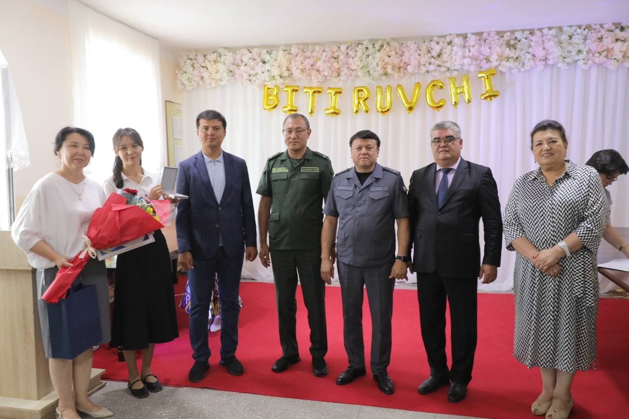 Qibrayda bitiruvchilarga oltin va kumush medallar topshirildi