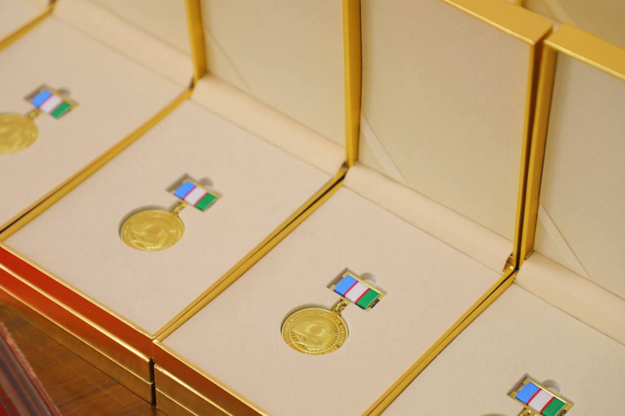 Qibrayda bitiruvchilarga oltin va kumush medallar topshirildi