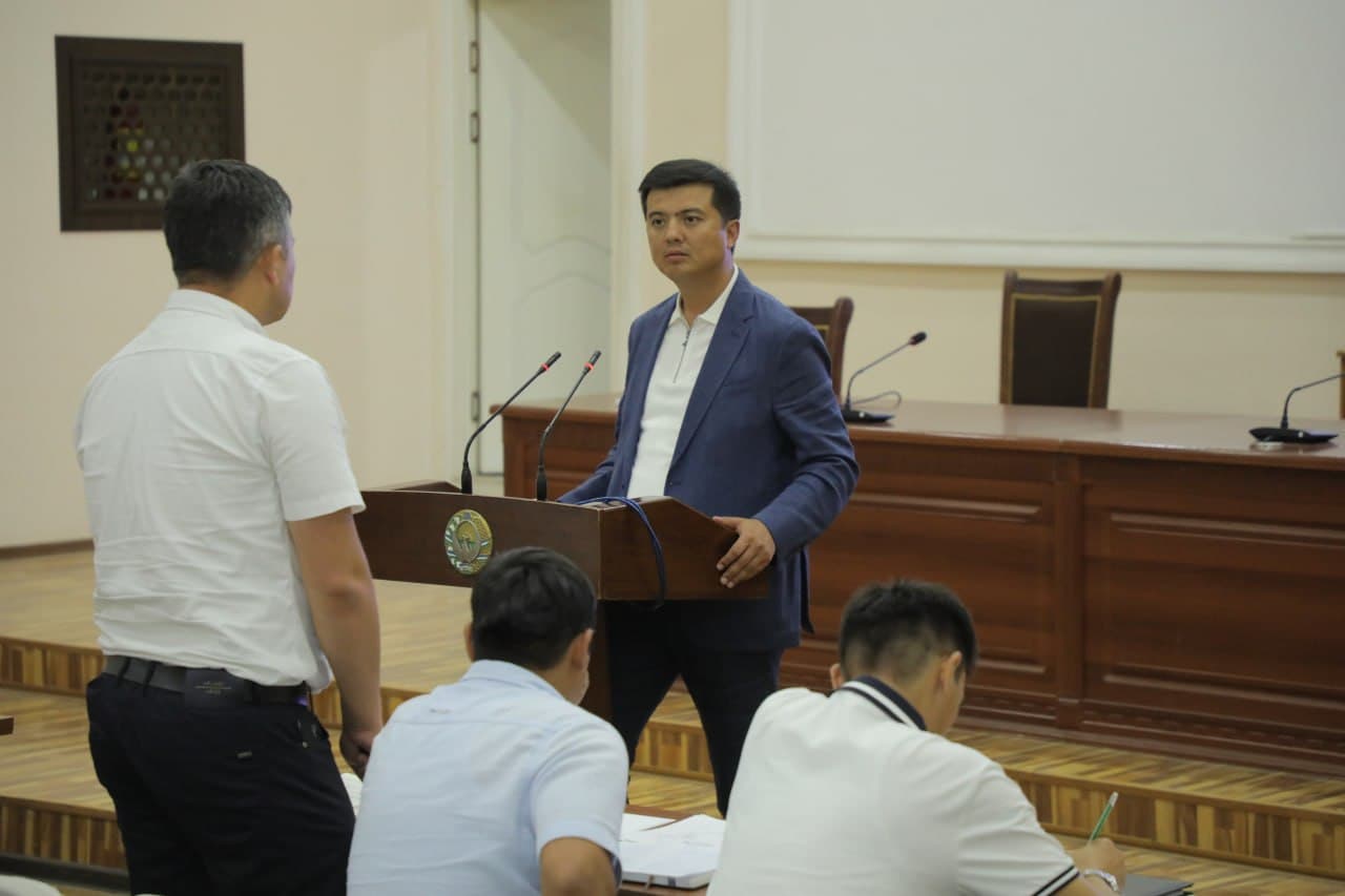 Tuman hokimi boshchiligida tanqidiy-tahliliy yig‘ilish o‘tkazildi