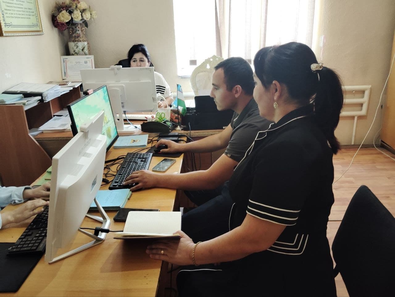 Mahalladagi ishlar deputat nazoratida: hokim yordamchisi va yoshlar yetakchisi faoliyati o‘rganildi