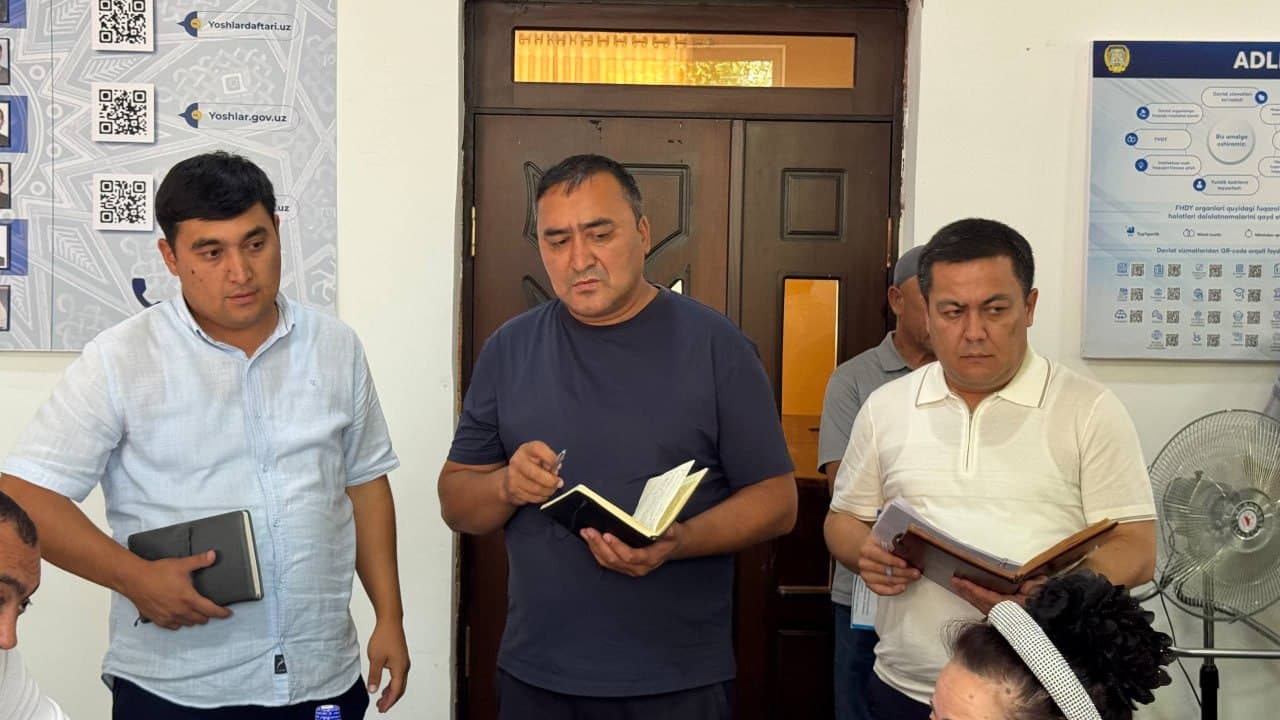 Qibray tumani hokimi Uzumzor mahallasida sayyor qabul o‘tkazdi