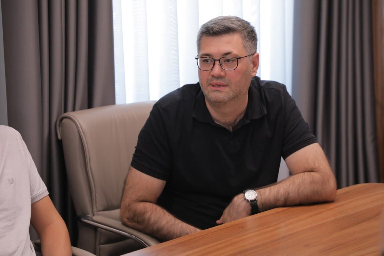 Tuman hokimi eksport hajmini kamaytirgan eksportyor korxonalar rahbarlari va investorlar bilan uchrashdi