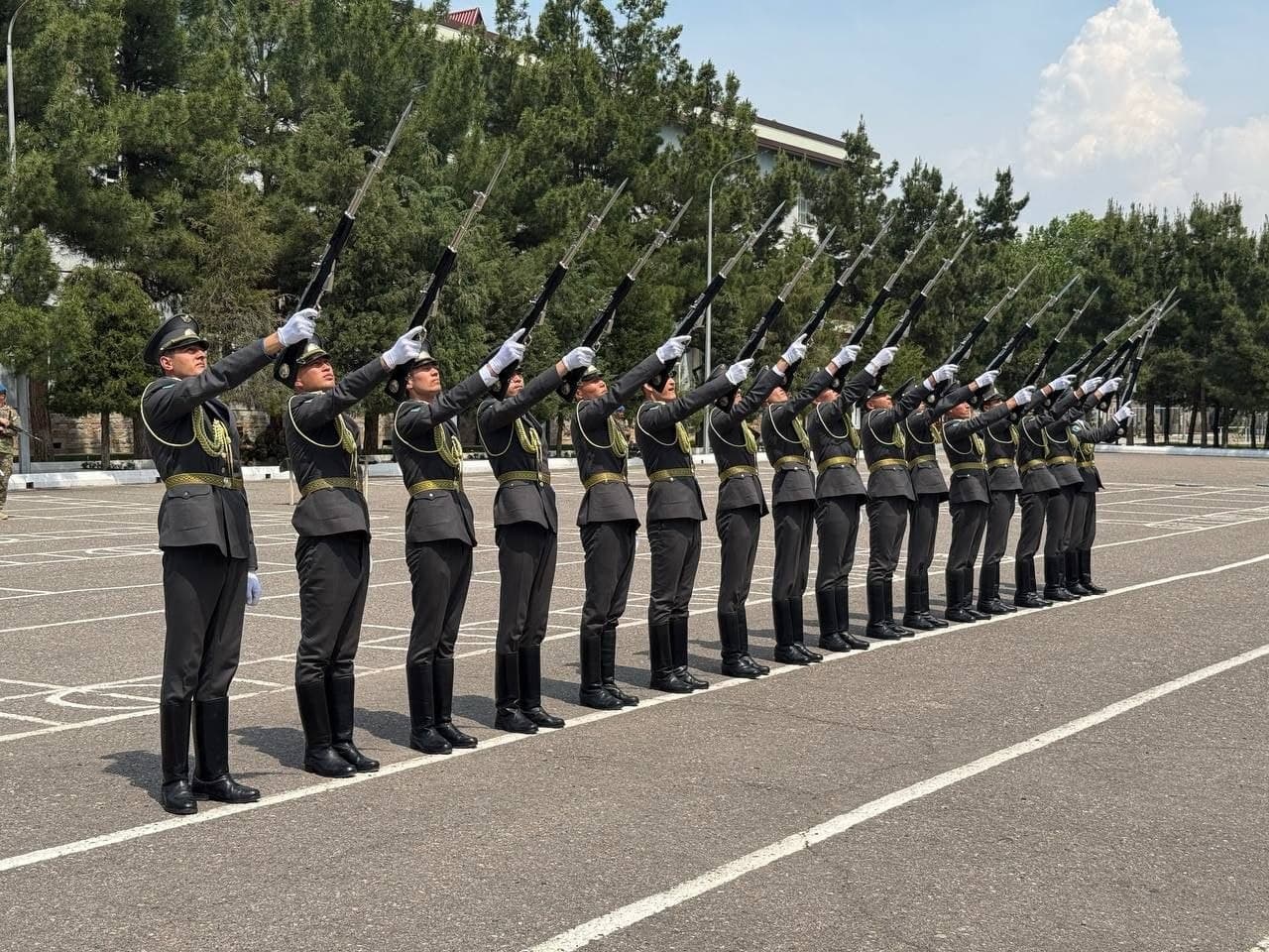 “Yoshlar kuni”da — yoshlar uchun harbiy-vatanparvarlik tadbirlari