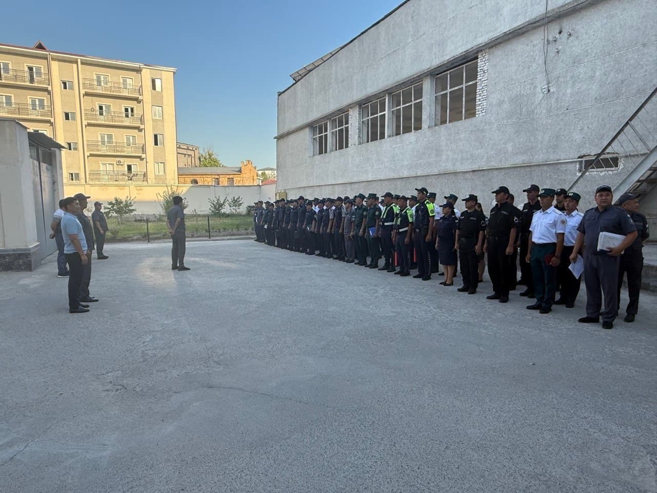 NURAFSHON SHAHRIDA “XAVFSIZ VA SOGʻLOM YURT” KOMPLEKS TEZKOR-PROFILAKTIK TADBIRLARI DOIRASIDA KENG QAMROVLI NAZORAT TADBIRLARI DAVOM ETMOQDA
