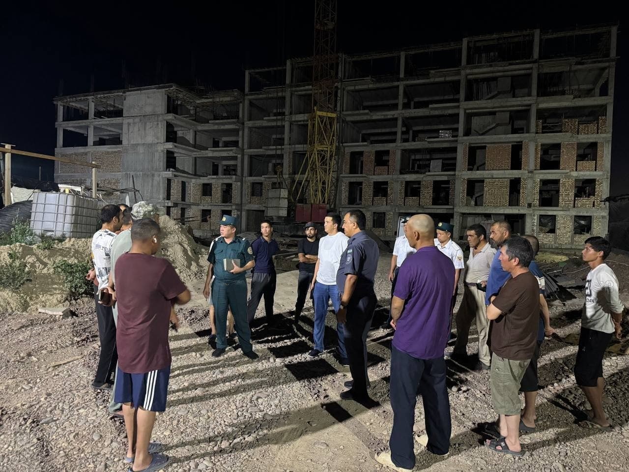 NURAFSHON SHAHRIDA “XAVFSIZ VA SOGʻLOM YURT” KOMPLEKS TEZKOR-PROFILAKTIK TADBIRLARI DOIRASIDA KENG QAMROVLI NAZORAT TADBIRLARI DAVOM ETMOQDA