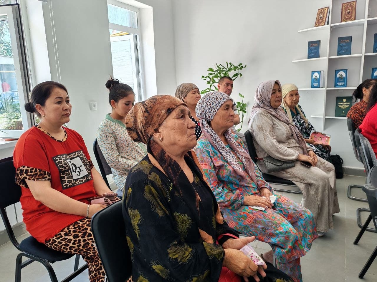 Mahalla yettiligi xalq oldida hisobot bermoqda