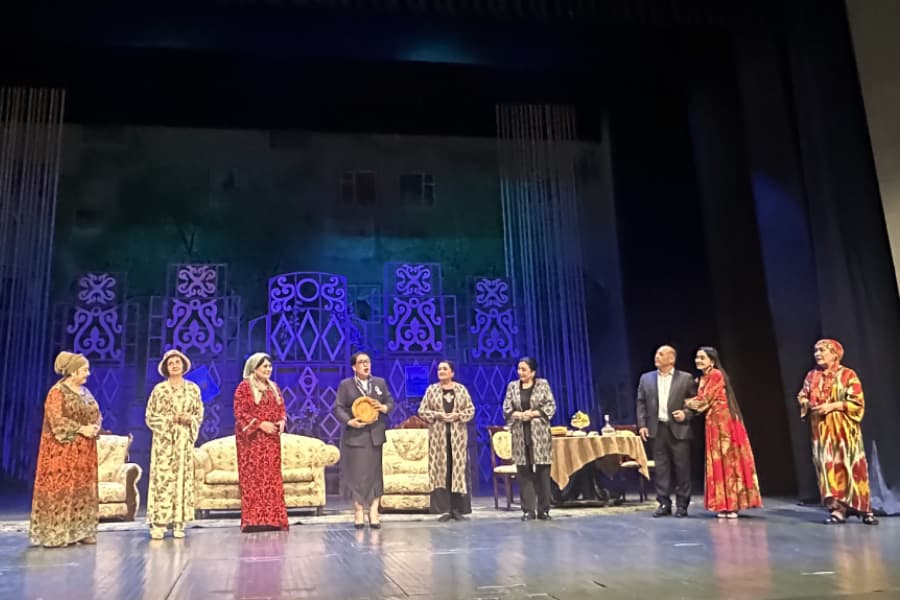 Коллектив Центра провёл культурный и духовный досуг в театре