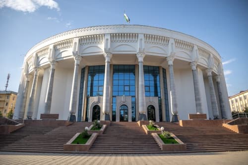 Коллектив Центра провёл культурный и духовный досуг в театре