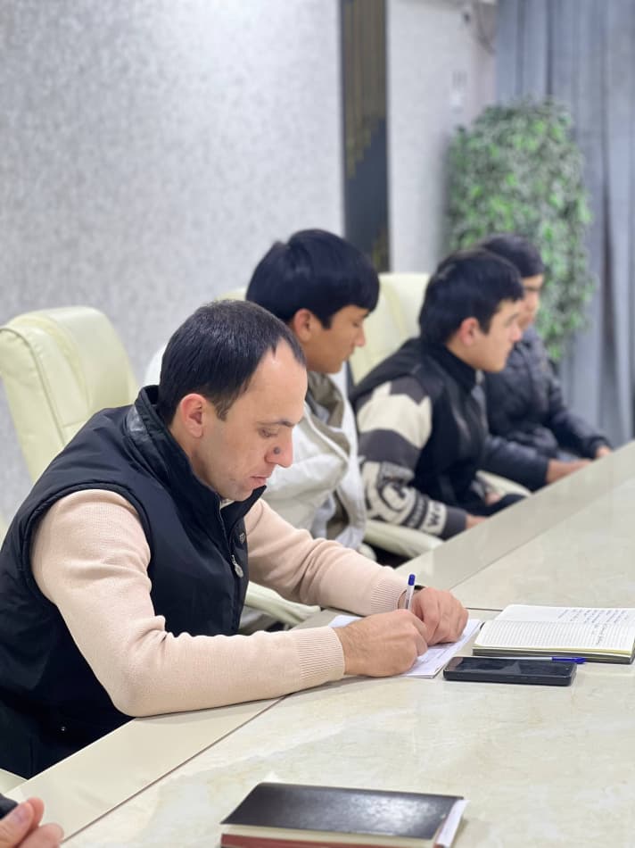 Oqoltin tumani hokimi Xusnitdin Suvonov o‘ziga biriktirilgan yoshlar bilan ochiq va samimiy muloqot o‘tkazdi.