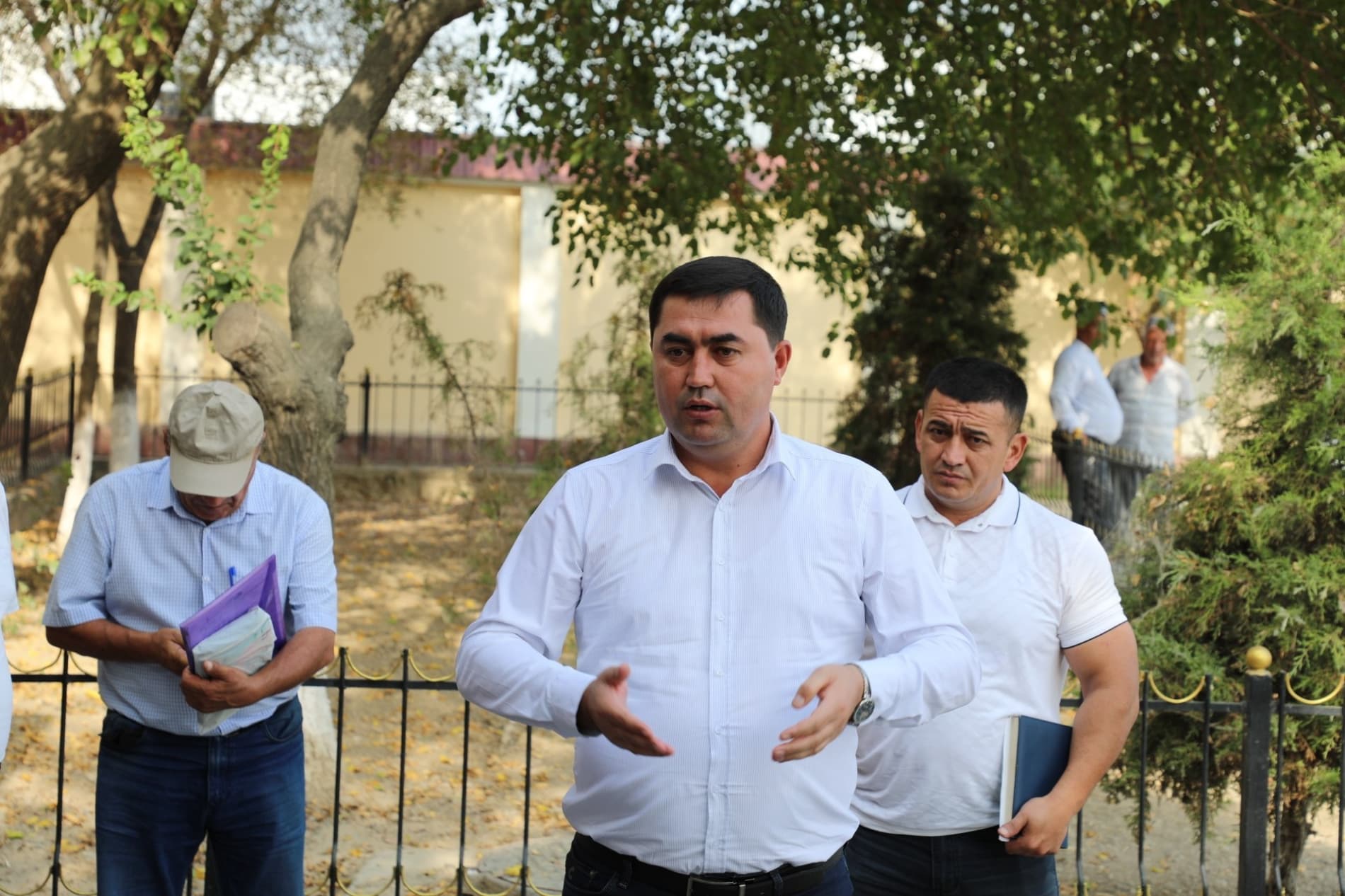 Xalq qabulxonasida murojaatlar tinglanib, yechimlar belgilanmoqda