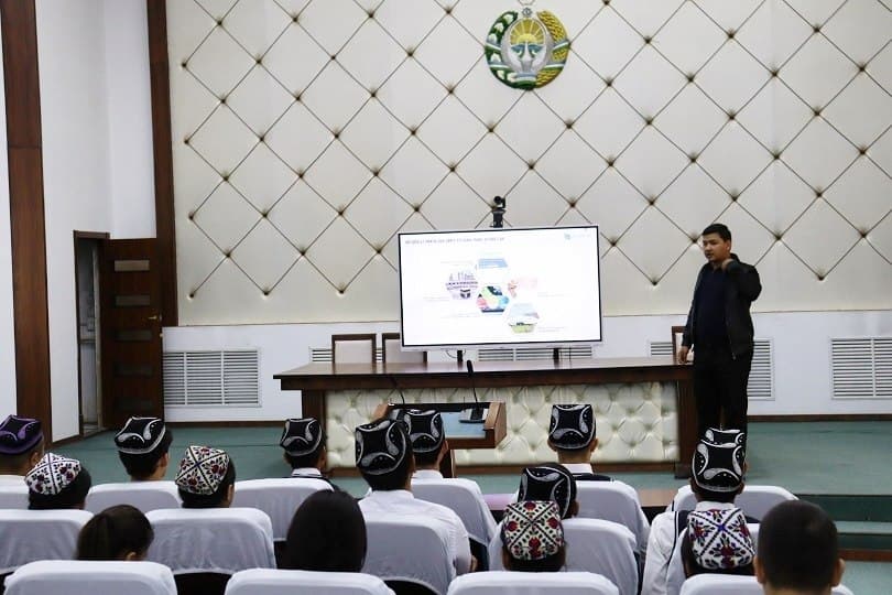 YOSHLAR UCHUN RAQAMLI XIZMATLARDAN FOYDALANISH BO‘YICHA SEMINAR O‘TKAZILDI