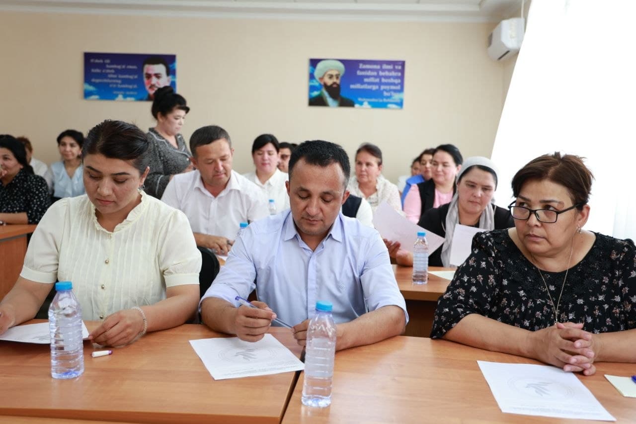 Guliston shahrida ta’lim muassasalari rahbarlari davlat tili boʻyicha savodxonligini aniqlash maqsadida yozma ish topshirdi