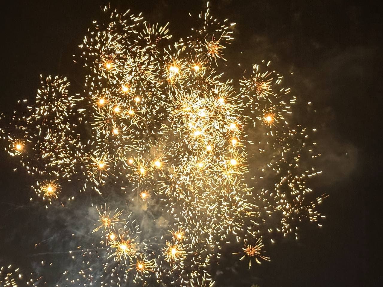 Youth Day Gala Concert Held in a Festive Atmosphere