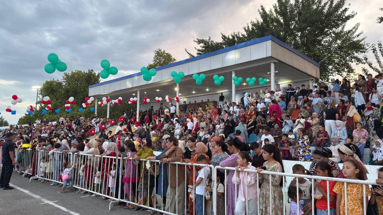 Youth Day Gala Concert Held in a Festive Atmosphere