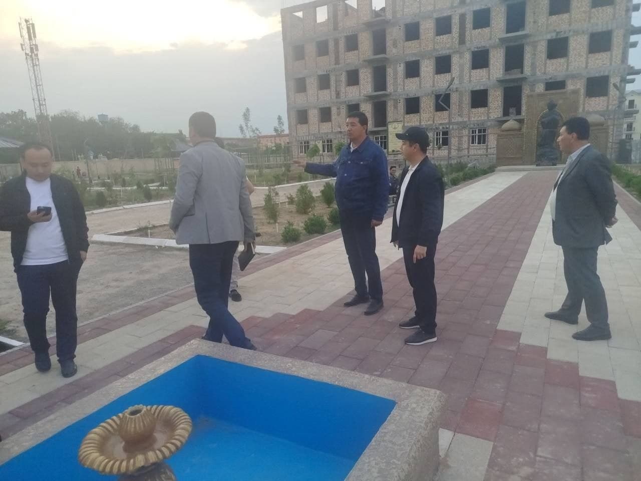 Bekobod shahrida mahallalarni rivojlantirish va infratuzilmani yaxshilash ishlari davom etmoqda