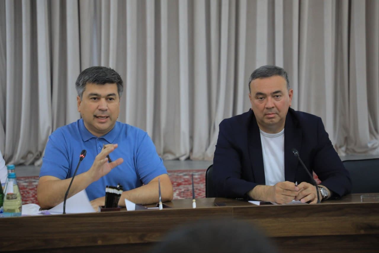 ⚡️Davlatimiz rahbarining tadbirkorlar bilan navbatdagi ochiq muloqotiga tayyorgarlik doirasida Toshkent viloyati soliq boshqarmasi boshlig‘i A. Inagamov, Bekobod shahar hokimi N.Ismailov hamda Xalq qabulxonasi Bekobod shahar bo‘linmasi bosh mutaxassisi A