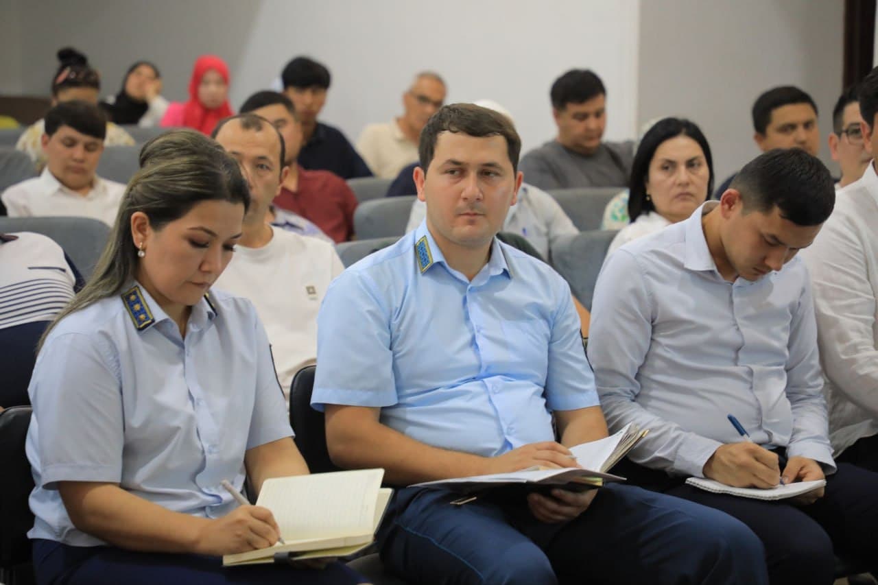 ⚡️Davlatimiz rahbarining tadbirkorlar bilan navbatdagi ochiq muloqotiga tayyorgarlik doirasida Toshkent viloyati soliq boshqarmasi boshlig‘i A. Inagamov, Bekobod shahar hokimi N.Ismailov hamda Xalq qabulxonasi Bekobod shahar bo‘linmasi bosh mutaxassisi A