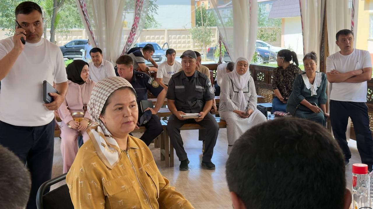 Bugun Bekobod shahrining Do‘stlik MFY hududida an’anaviy “Rahbar va yoshlar uchrashuvi” tashkil etildi.