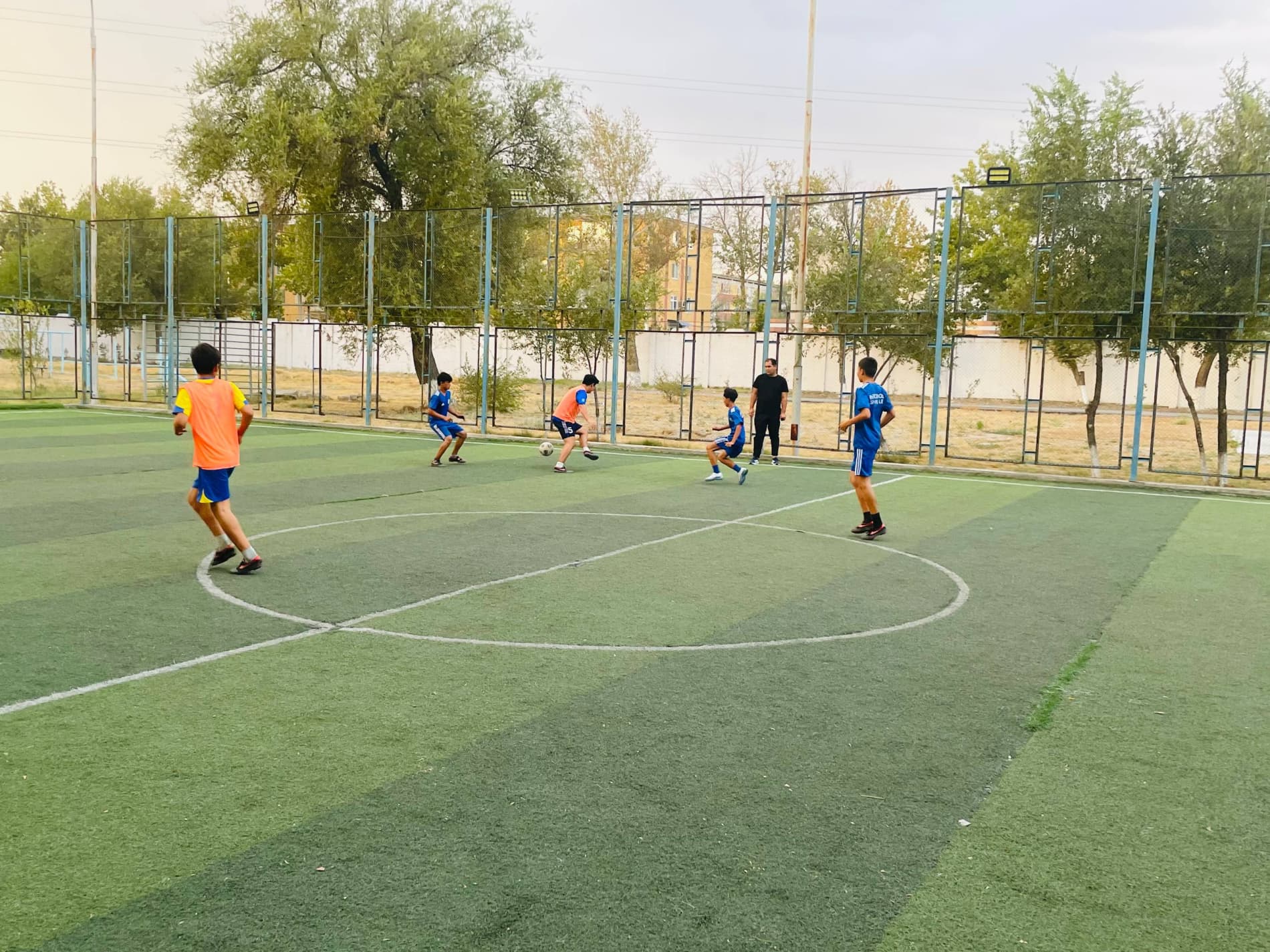 ⚽️ "Mahallalar ligasi" musobaqasi qizg‘in bahslarda davom etmoqda.