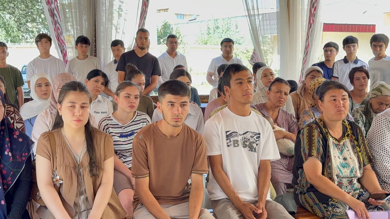 Bugun Bekobod shahrining Do‘stlik MFY hududida an’anaviy “Rahbar va yoshlar uchrashuvi” tashkil etildi.