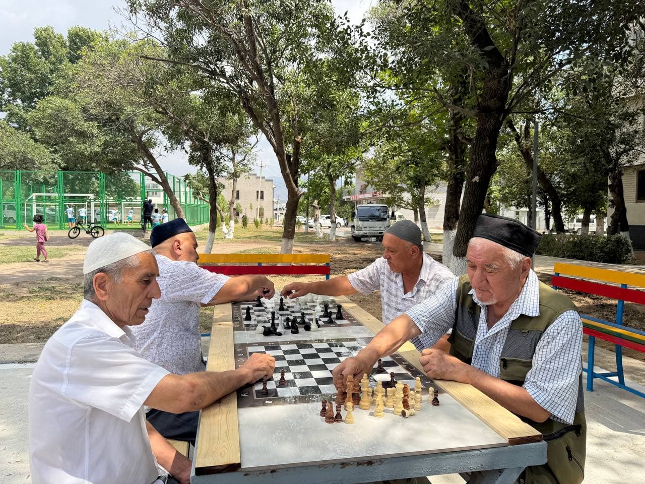 "Taraqqiyot" mahallasida keng ko‘lamli obodonlashtirish va bunyodkorlik ishlari izchil amalga oshirilmoqda.