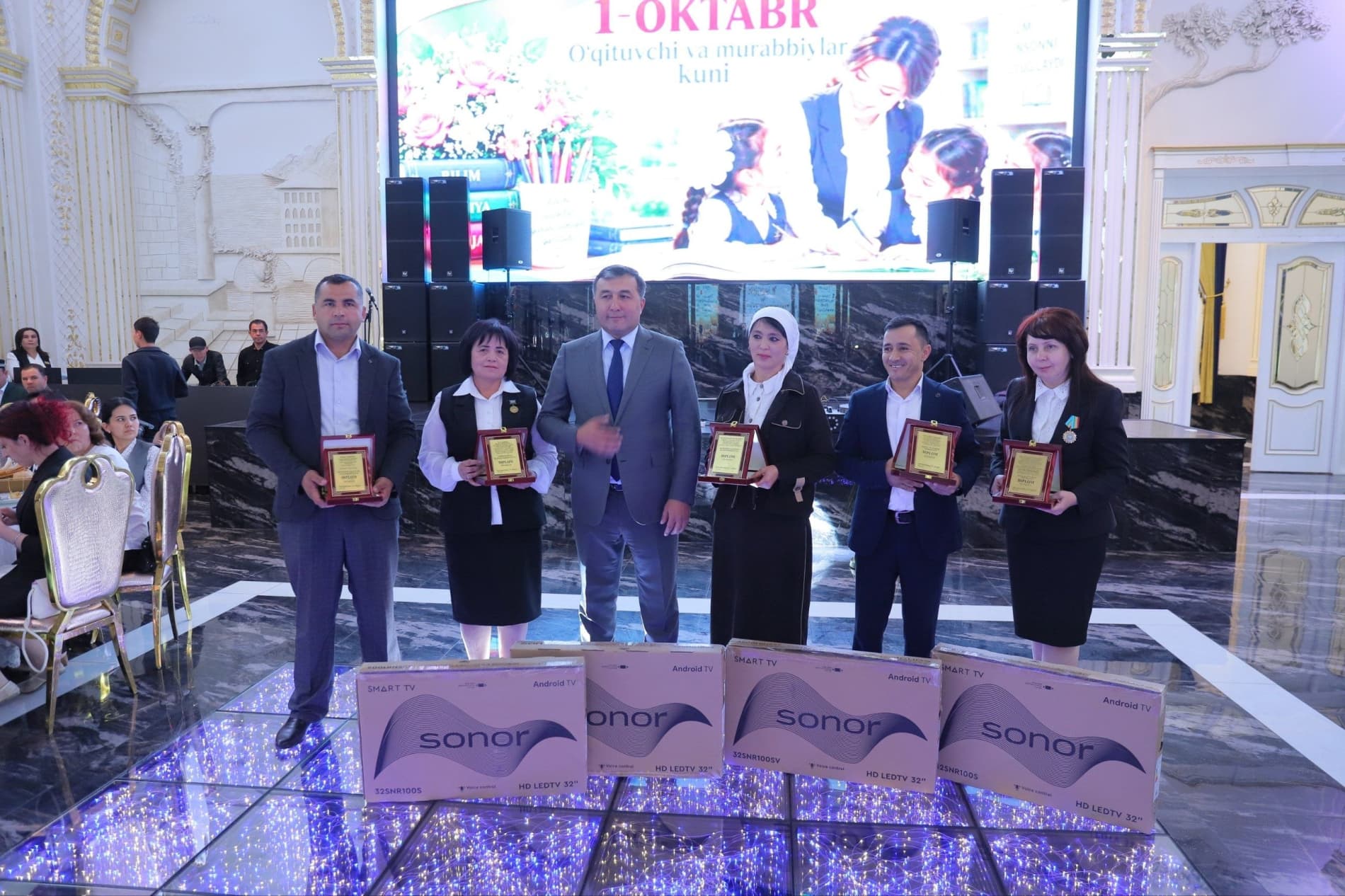 ANGRENDA “USTOZ VA MURABBIYLAR KUNI”GA BAG‘ISHLANGAN BAYRAM TADBIRI BO‘LIB O‘TDI