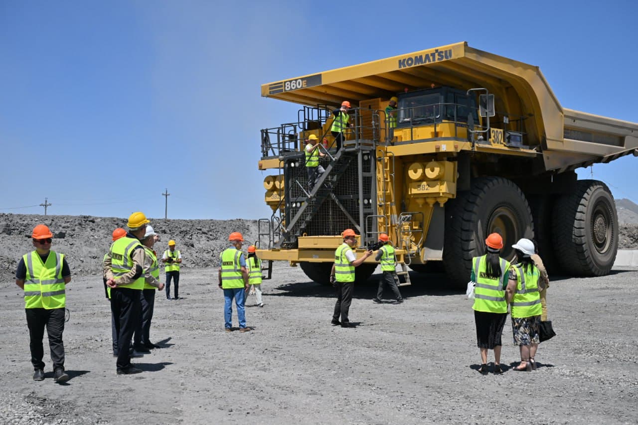 Проведены пресс-тур и пресс-конференция, посвященные 60-летию со дня образования Центрального рудоуправления АО «НГМК»
