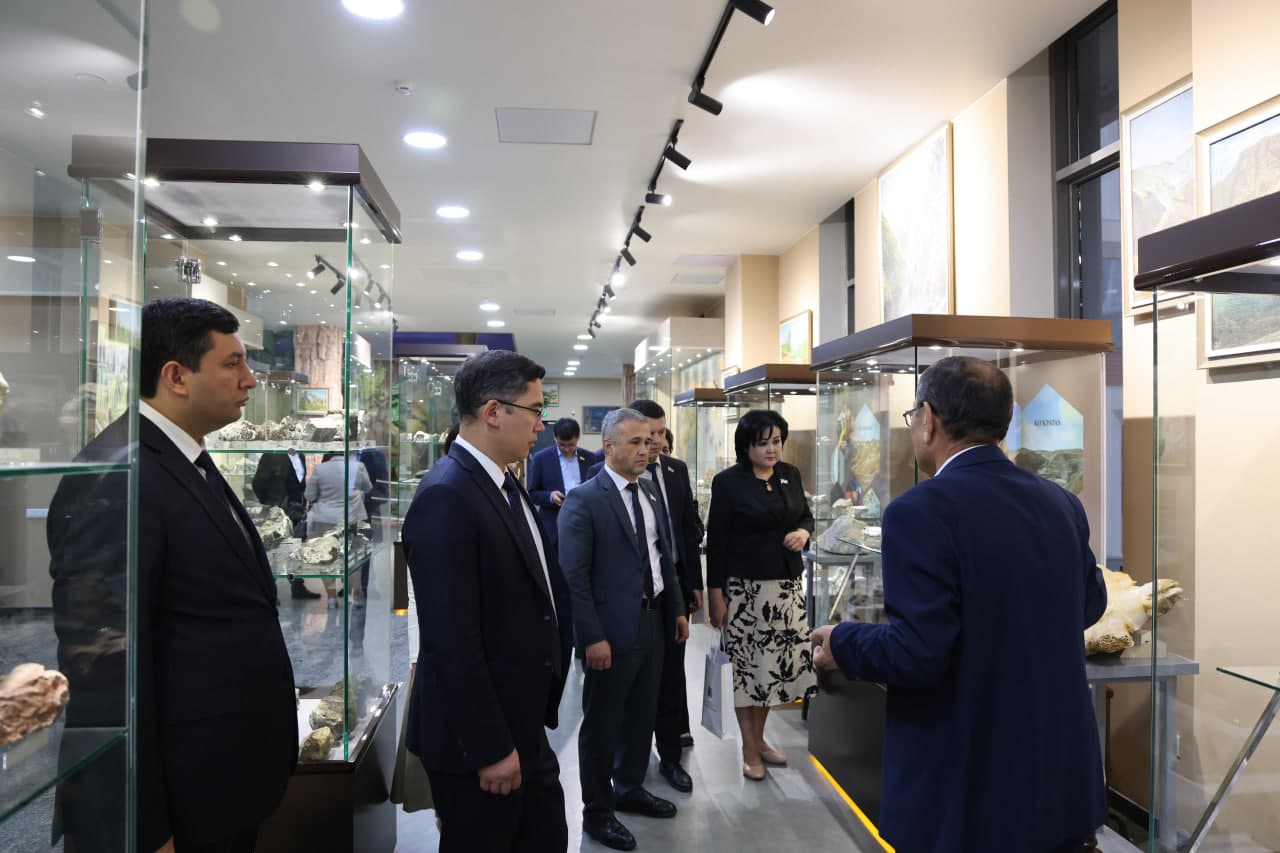 The Ministry of Mining Industry and Geology hosted a round table with the participation of members of the Oliy Majlis Committee