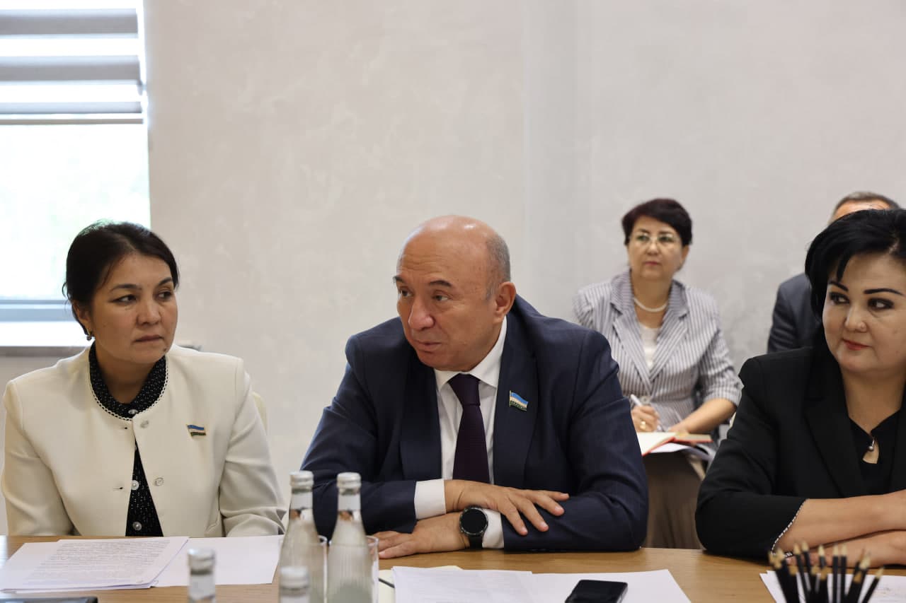 The Ministry of Mining Industry and Geology hosted a round table with the participation of members of the Oliy Majlis Committee