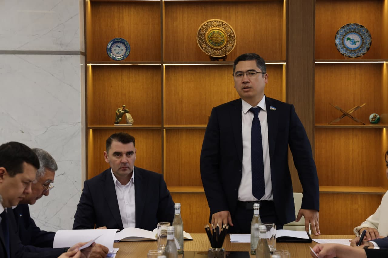 The Ministry of Mining Industry and Geology hosted a round table with the participation of members of the Oliy Majlis Committee