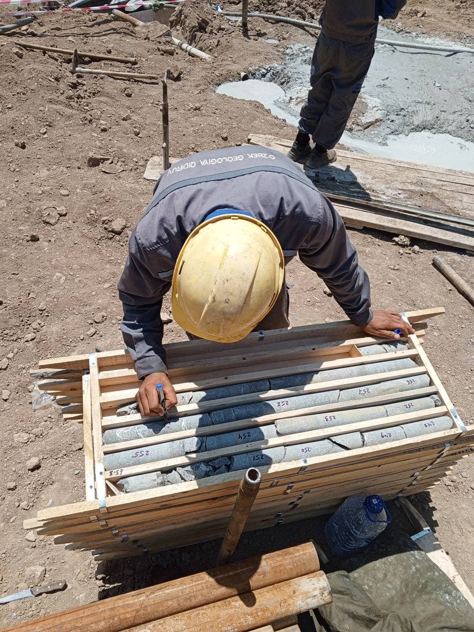 Uzbek Geological Exploration JSC: Geological exploration underway at the Aktuprak site of the East Kurama Field Expedition