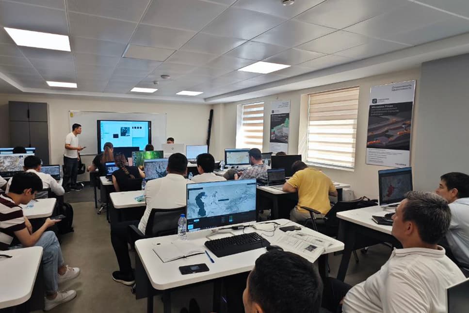 Проведен международный семинар по использованию ГИС и дистанционного зондирования в геологических исследованиях