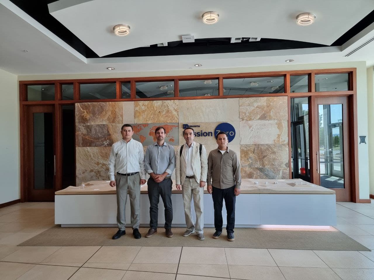 Delegation of the Institute of Mineral Resources (MRI) familiarises itself with the activities of the FLSmidth Mineral Testing and Research Center (MTRC)