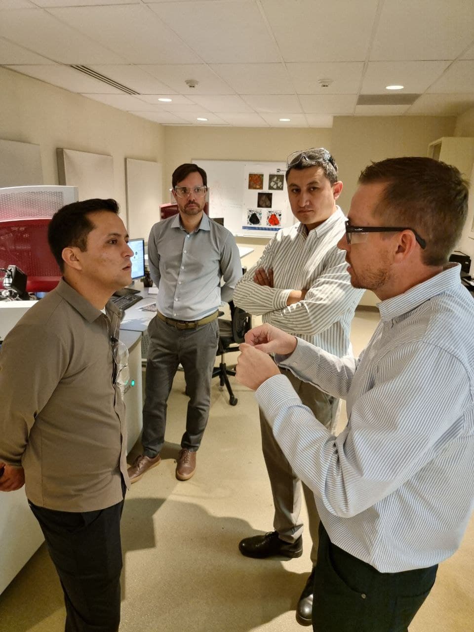 Delegation of the Institute of Mineral Resources (MRI) familiarises itself with the activities of the FLSmidth Mineral Testing and Research Center (MTRC)