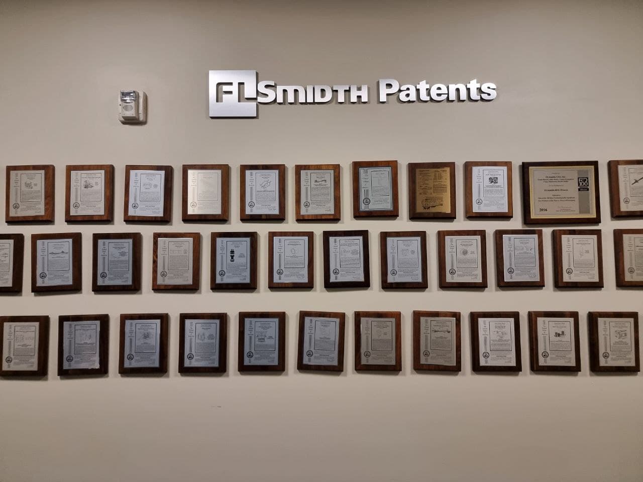 Delegation of the Institute of Mineral Resources (MRI) familiarises itself with the activities of the FLSmidth Mineral Testing and Research Center (MTRC)