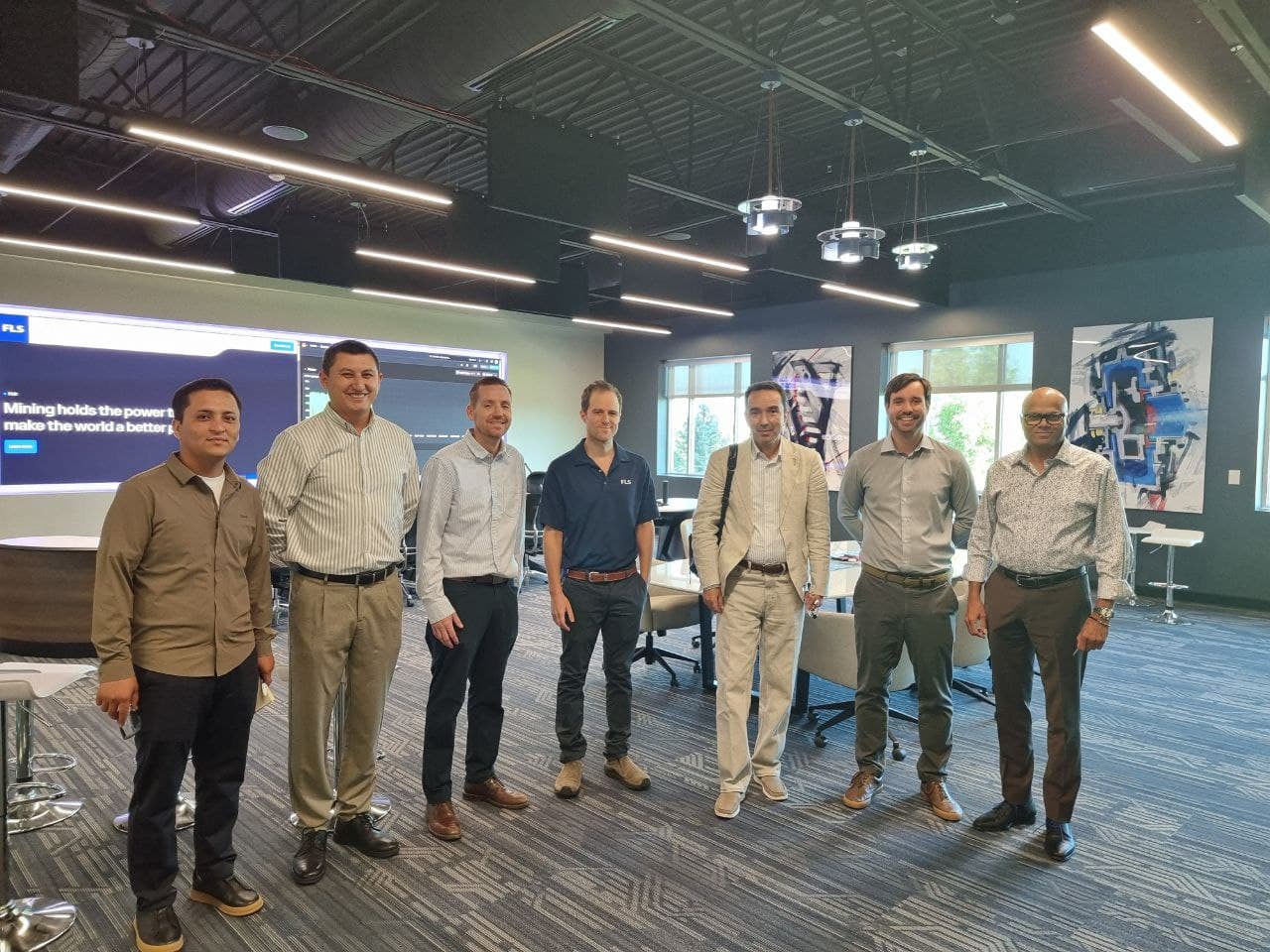 Delegation of the Institute of Mineral Resources (MRI) familiarises itself with the activities of the FLSmidth Mineral Testing and Research Center (MTRC)