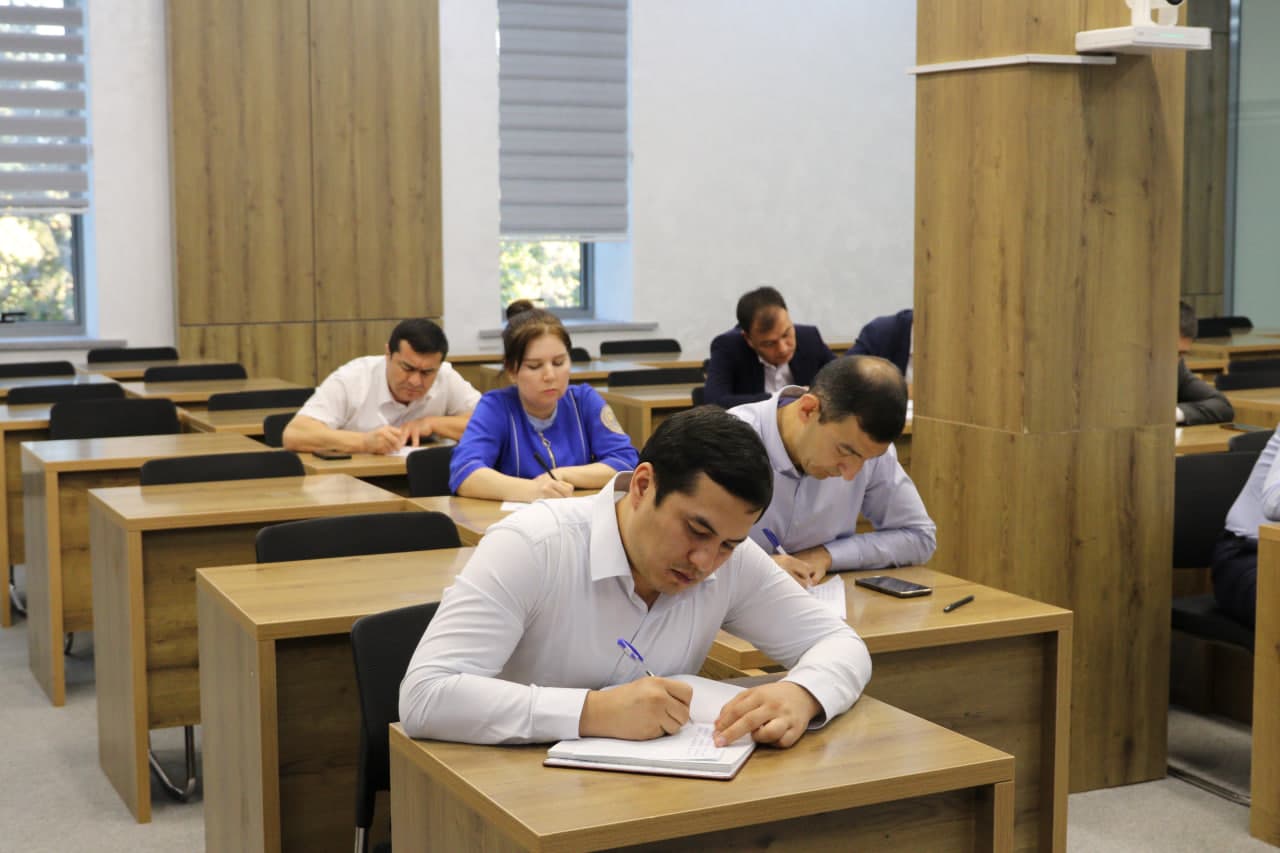 В министерстве проведён диктант под девизом «Узбекский язык объединяет всех нас!»