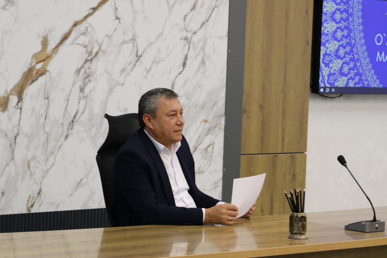 В министерстве проведён диктант под девизом «Узбекский язык объединяет всех нас!»