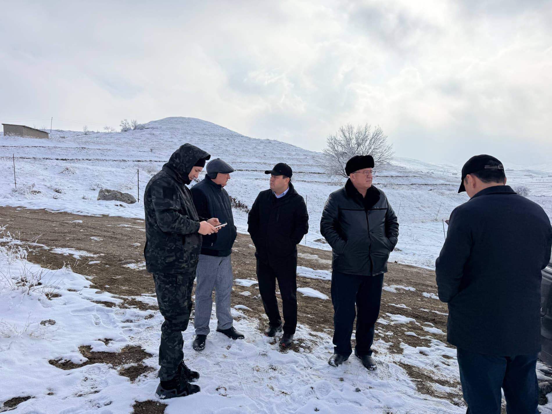 Urgut tumanida qishloq xoʻjaligi yerlarini yer osti suvlari hisobiga oʻzlashtirish masalasi joyiga chiqqan holda oʻrganildi