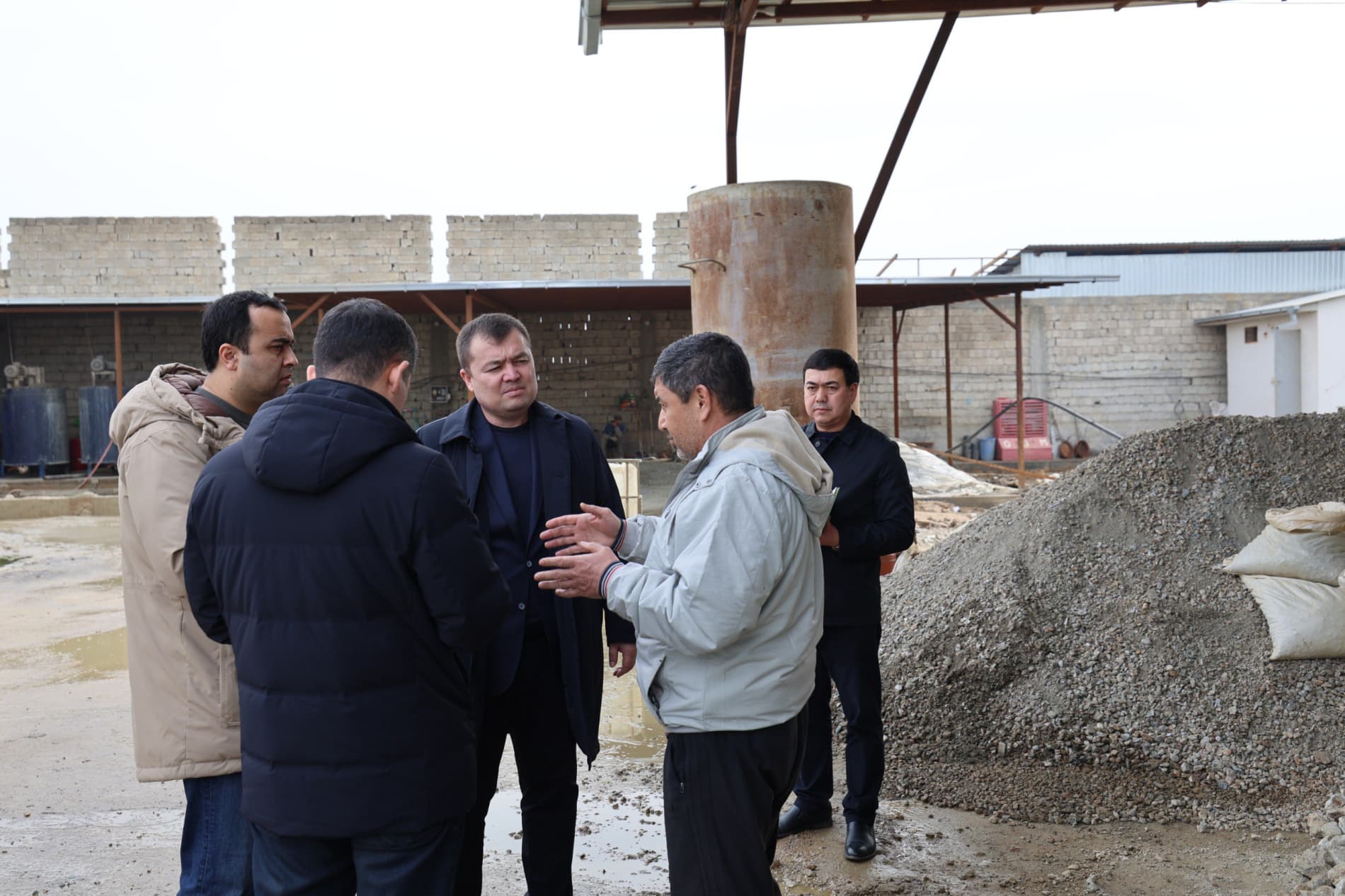 Служебная поездка в Хатырчи: новые заводы и решение проблем предпринимателей